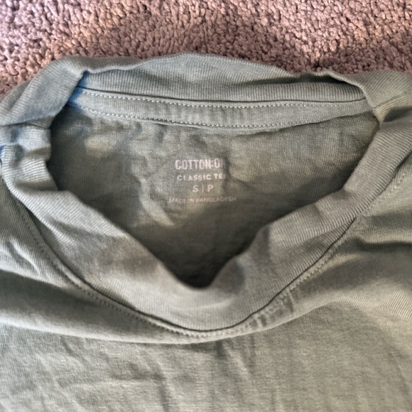 Cotton On Graphic Tee Green - Picture 2 of 2